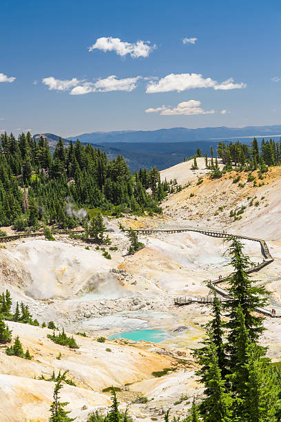 национальный парк лассен-волканик - lassen volcanic national park стоковые фото и изображения