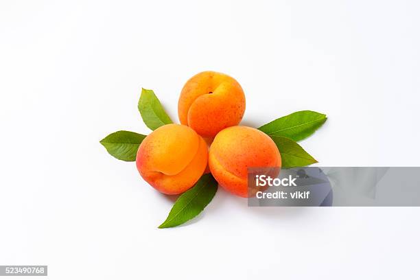 Fresh Apricots Stok Fotoğraflar & Kayısı‘nin Daha Fazla Resimleri - Kayısı, Üst açı, Hemen üstünde
