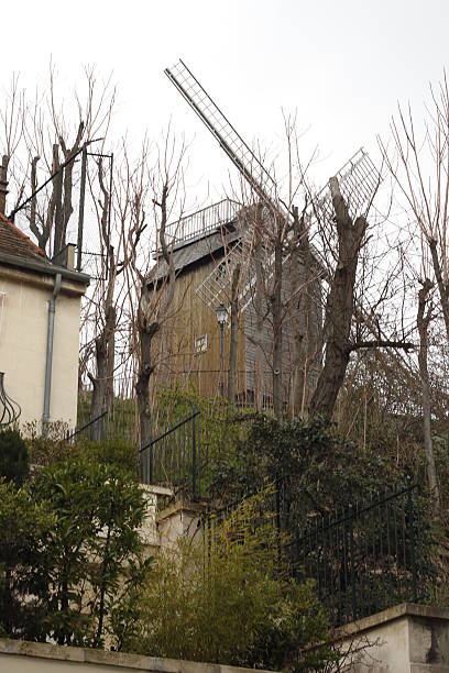 istock Paris Moulin Mont Martre 523491946