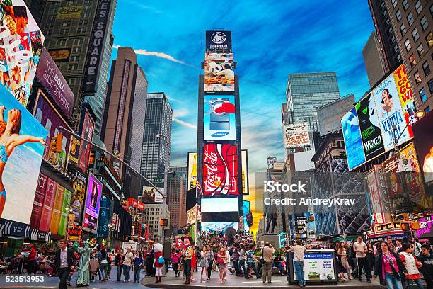 Times Square A New York City - Fotografie stock e altre immagini di New York - Città - New York - Città, Times Square - Manhattan - New York, Stati Uniti d'America