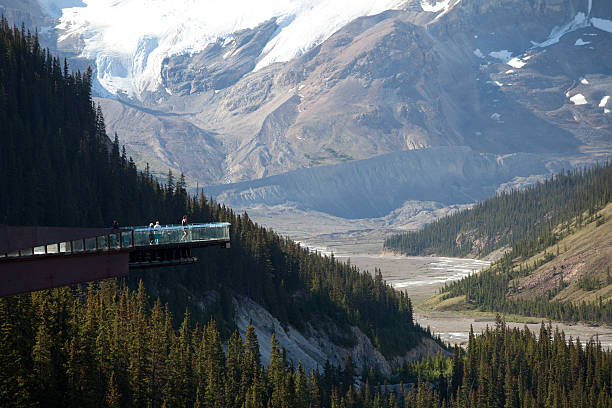 gletscher-skywalk - elevated walkway stock-fotos und bilder