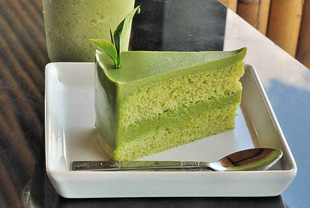 Bolo de Chá Verde com folha decorado - fotografia de stock