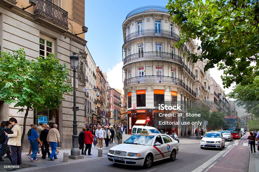 Taxi y de autobús en la Puerta del Sol square, Madrid - Foto de stock de Adulto libre de derechos
