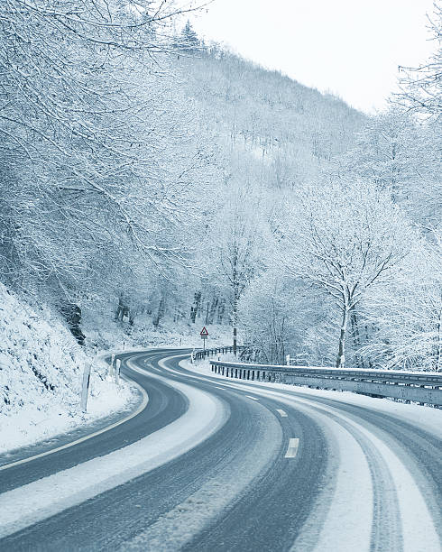 paisaje de invierno - snow car winter road fotografías e imágenes de stock