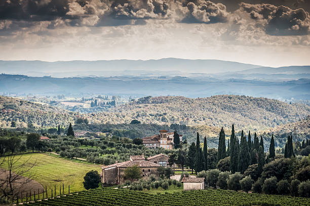 tuscany - siena province tuscany italy fog photos et images de collection