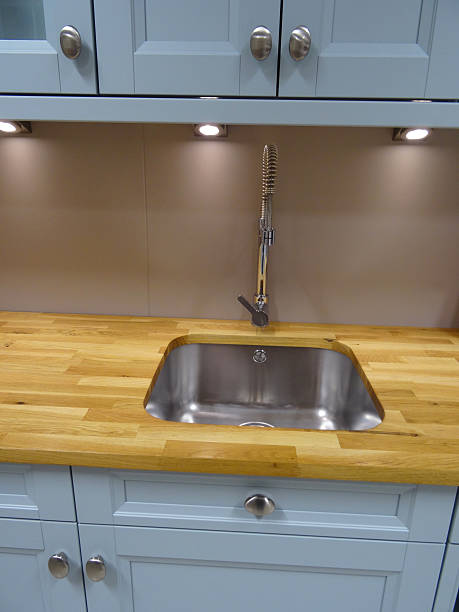 edelstahl-spülbecken/single basin, real-oak wood arbeitsfläche arbeitsplatte - domestic kitchen kitchen sink contemporary counter top stock-fotos und bilder