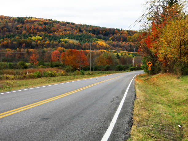istock Peak Autumn New England Leaf Peeping Sunday Drive 523615243