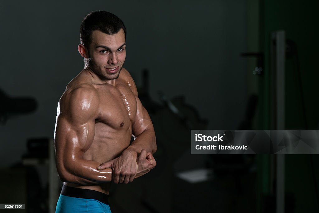 Bodybuilder Performing Side Chest Poses Body Builder Performing Side Chest Poses Active Lifestyle Stock Photo