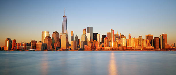 innenstadt neu york city skyline-panorama von liberty zustand park, usa - world trade center manhattan stock-fotos und bilder
