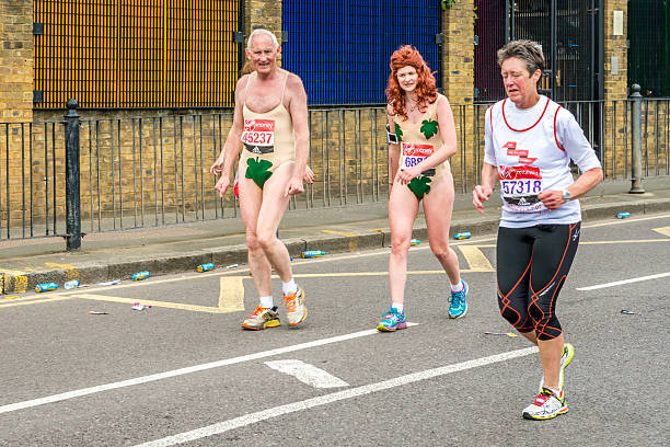 ロンドンマラソン 2016 年 - marathon running london england competition ストックフォトと画像