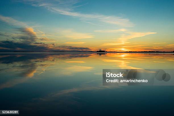 Photo libre de droit de Coucher De Soleil Sur Le Lac banque d'images et plus d'images libres de droit de Beauté de la nature - Beauté de la nature, Bleu, Ciel