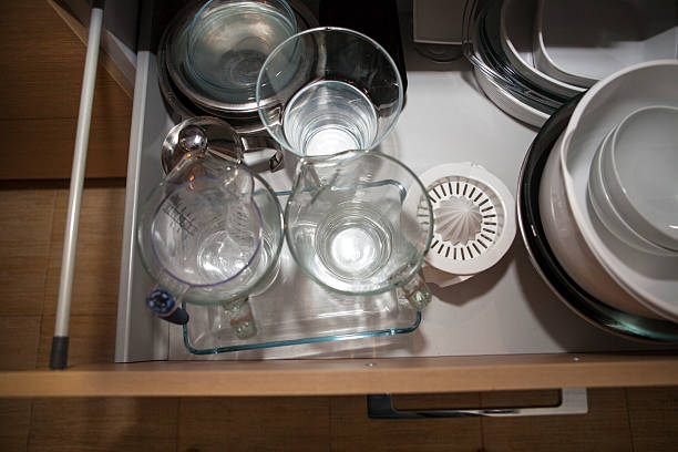 주방 서랍 - domestic kitchen accessibility open drawer 뉴스 사진 이미지