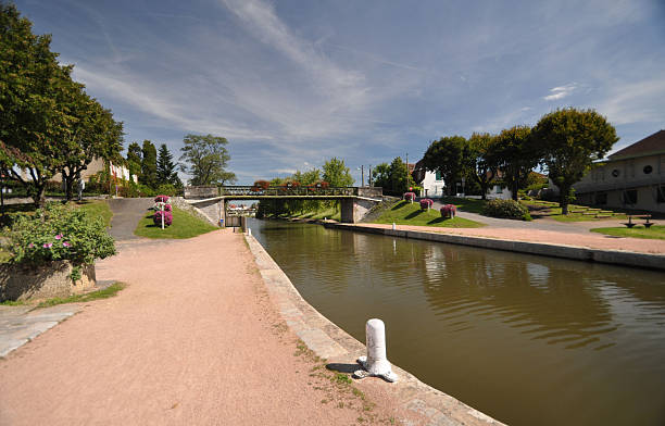 istock Digoin canal and Voies Verte cycle way. 523678325