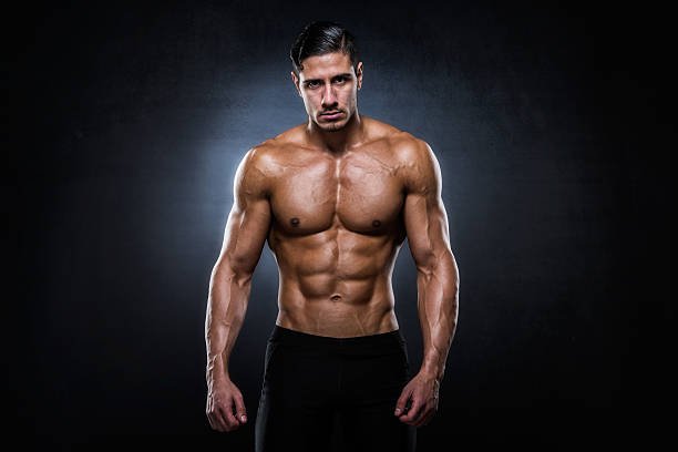 portrait d'un homme torse nu sportif - abdominal muscle muscular build men torso photos et images de collection