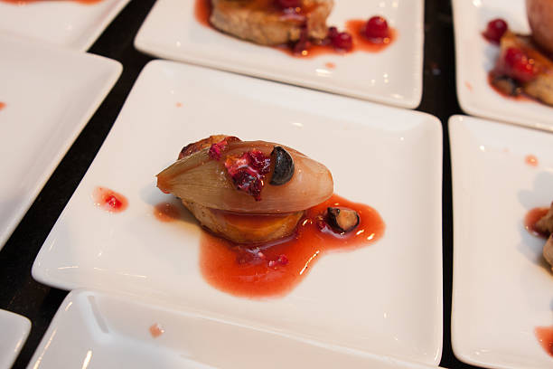 meat and shallot onion dressing with berry sauce starters