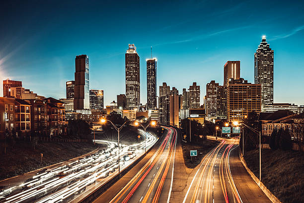 アトランタの夕暮れの街並み - city car 写真 ストックフォトと画像