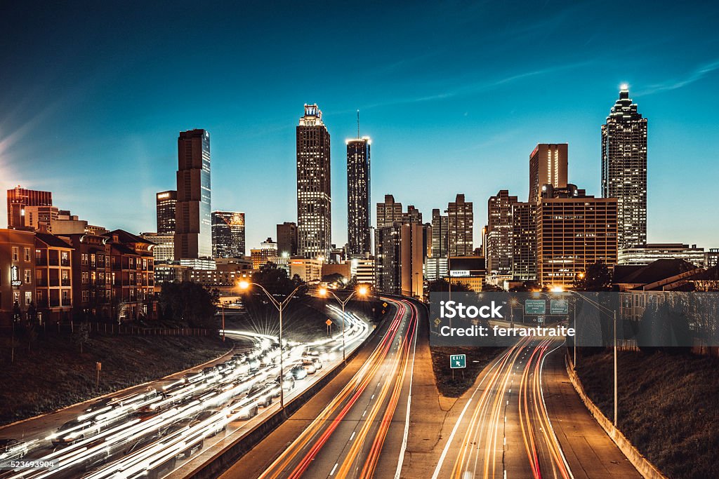 Атланта Skyline в сумерках - Стоковые фото Атланта роялти-фри