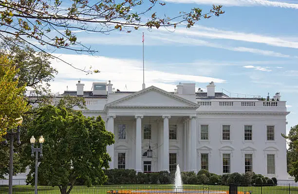 A view of the Whitehouse seen with trees in the foreground.