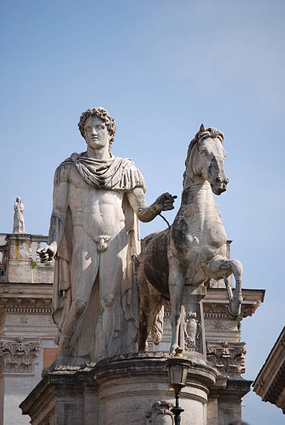 campidoglio square (piazza del campidoglio) a roma, italia - piazza del campidoglio statue rome animal foto e immagini stock