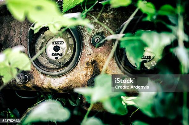 Arrugginito Pannello Di Controllo Di Una Vecchia Veicolo A Motore - Fotografie stock e altre immagini di Abbandonato