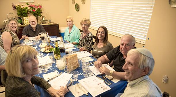 pâque juive traditions - seder passover judaism family photos et images de collection