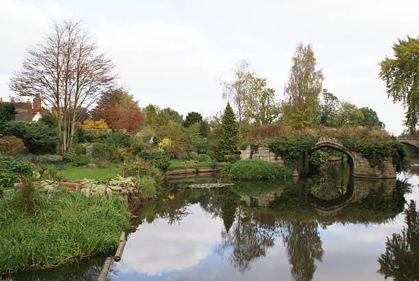 istock Bridge over River Avon in Warwick, England 523760832