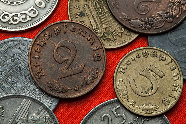 monedas de la alemania nazi - deutsches reich fotografías e imágenes de stock
