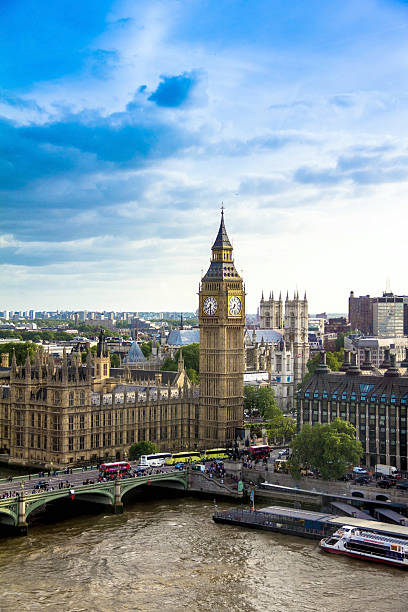 航空写真ビッグベン、westminster bridge を渡ります。ロンドン - westminster abbey city of westminster awe uk ストックフォトと画像