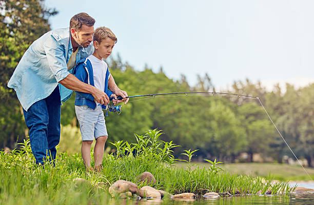 istock Passing on his fishing expertise 523833842