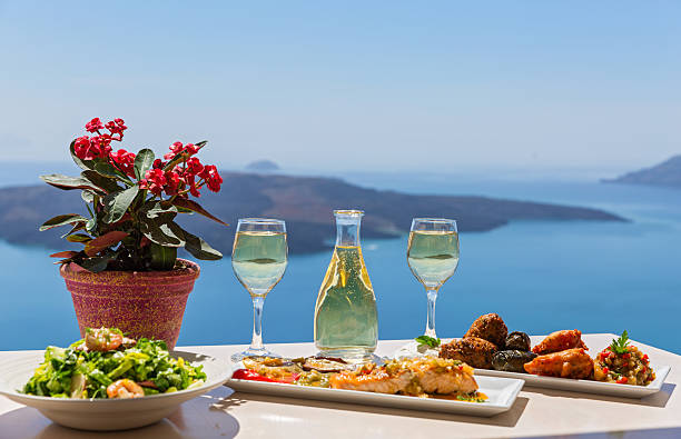 istock Lunch by the sea 523855966