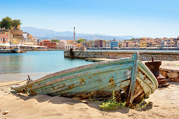 harbour из chania.   крит, греция - jetty old wood obsolete стоковые фото и изображения