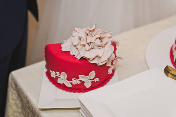 istock Wedding big cake with beige flowers 523870652