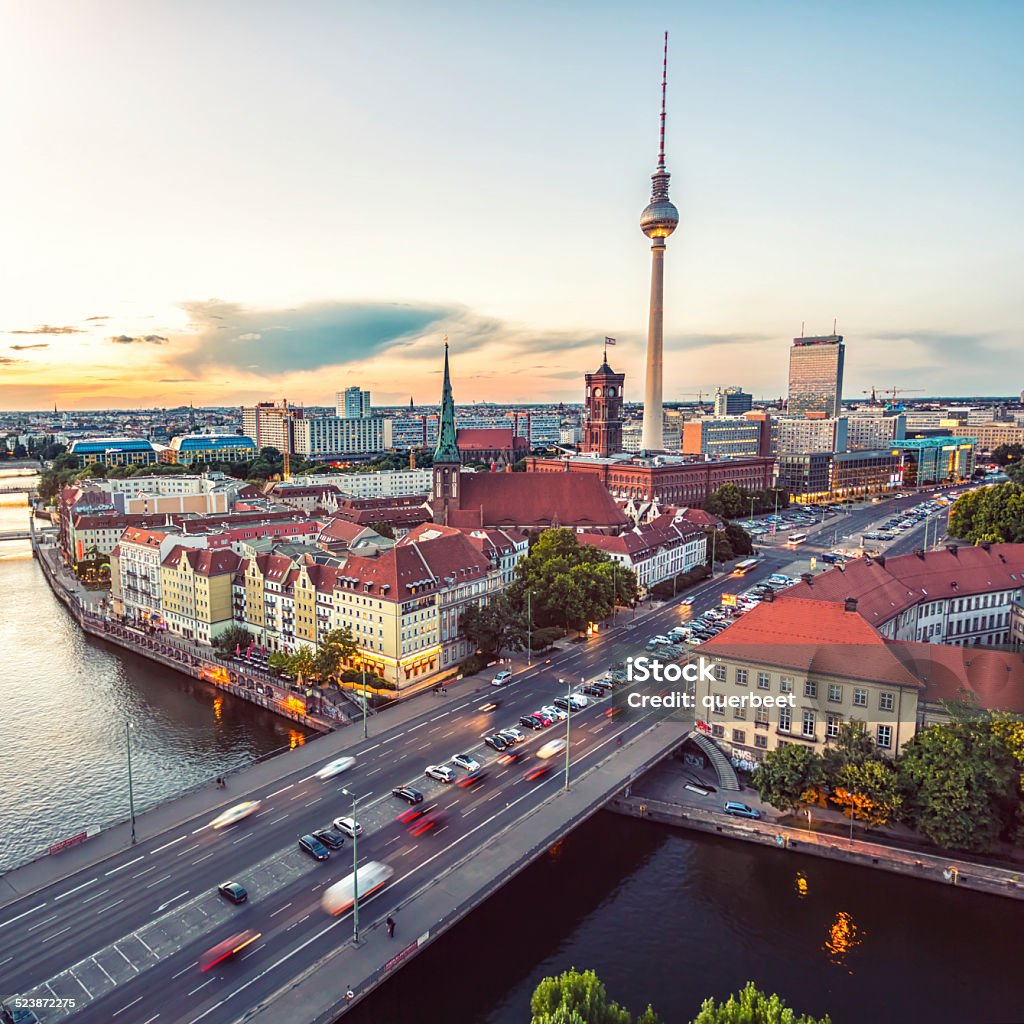 Berlin Skyline in der Dämmerung - Lizenzfrei Abenddämmerung Stock-Foto