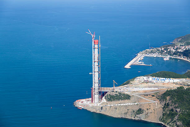vista aérea de construção de ponte sobre a terceira bosporus, istambul - sultan selim ii imagens e fotografias de stock