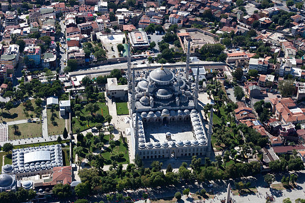 vista aérea da mesquita azul em istambul - mosque europe part of day - fotografias e filmes do acervo