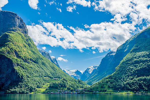 sognefjord, norvège - sognefjord photos et images de collection
