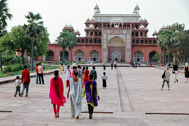 túmulo de akbar, o grande em agra, índia - akbar the great - fotografias e filmes do acervo