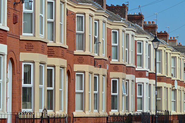 terraza de casas - merseyside fotografías e imágenes de stock