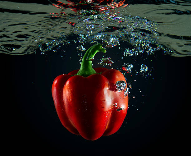Pepe rosso sott'acqua - foto stock