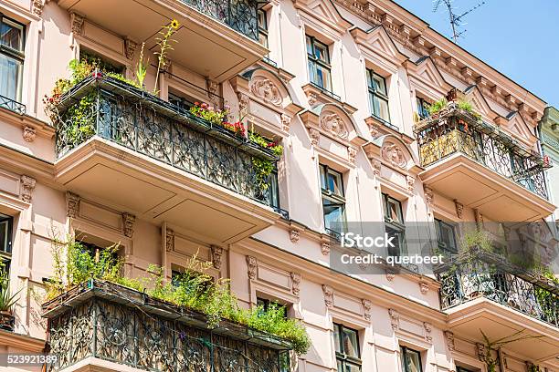Balkone In Berlin Stockfoto und mehr Bilder von Friedrichshain - Friedrichshain, Außenaufnahme von Gebäuden, Altstadt