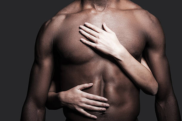 amoureux le corps. - african descent sex symbol couple sensuality photos et images de collection