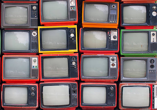istock wall of old vintage tube televisions 523966073