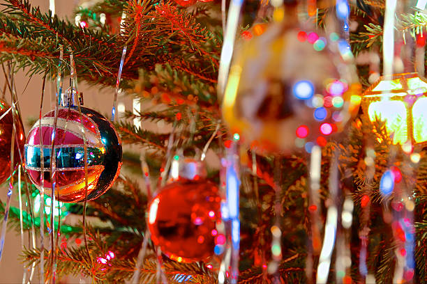 istock Kitsch 70s style decorated Christmas Tree 523966223