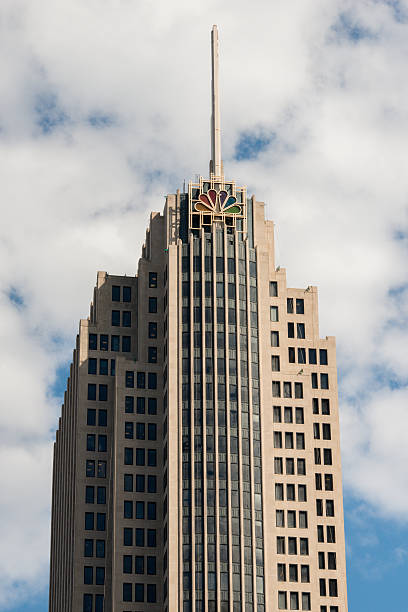 nbc - nbc chicago vertical built structure imagens e fotografias de stock