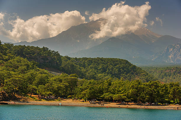 a turquia :  praia junto a cidade antiga de phaselis - anatolya imagens e fotografias de stock