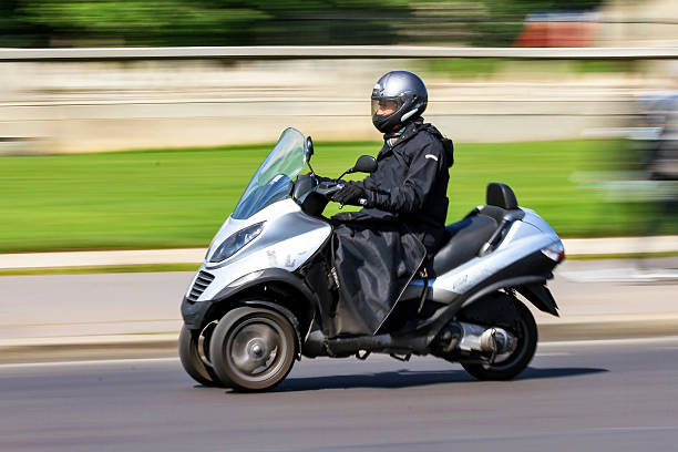 tres ciclomotor con ruedas - personal land vehicle audio fotografías e imágenes de stock