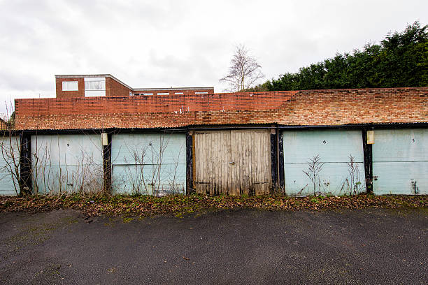 istock Urban Garages in rundown condition 524017328