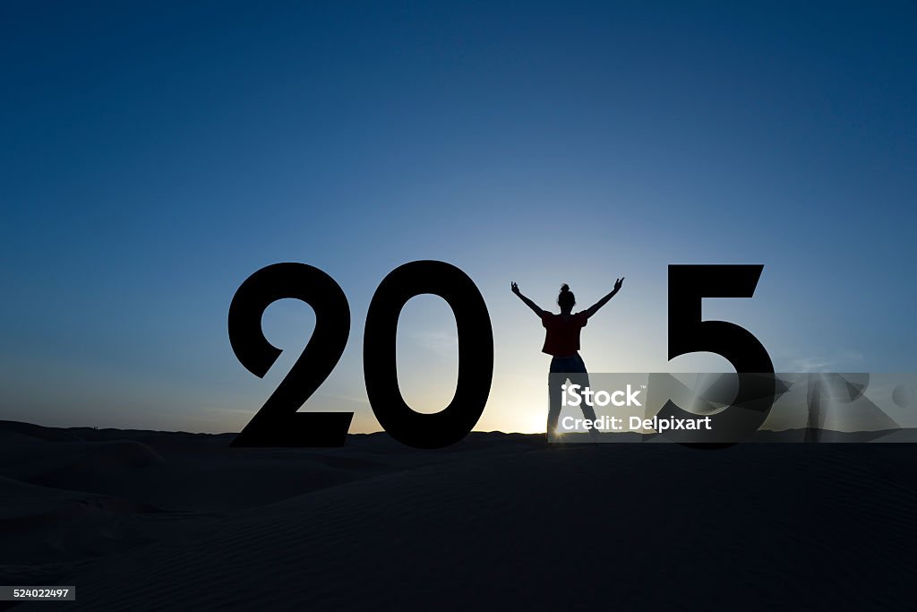 2015, silhouette einer Frau, stehend in Sonnenaufgang - Lizenzfrei 2015 Stock-Foto