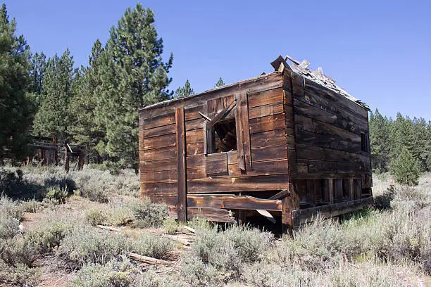 Photo of Western house or barn that has been abandoned