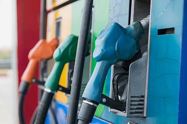 istock Head fuel vehicle refueling facility 524036328
